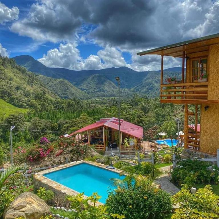 La Arboleda Oxapampa Lodge - Habitación Familiar con vistas a la montaña - 2