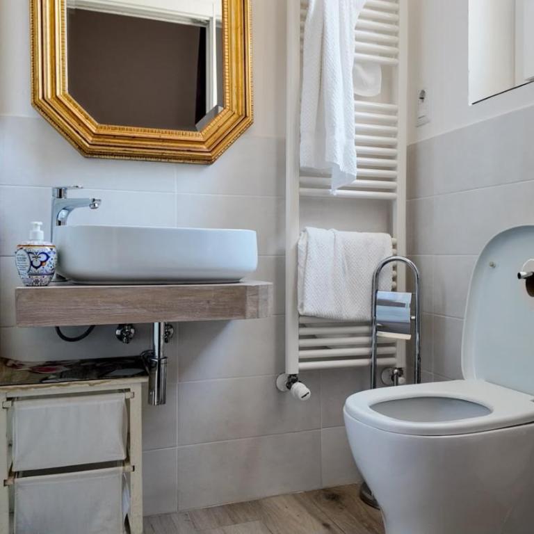 Francarooms - Double Room with Private Bathroom - 4