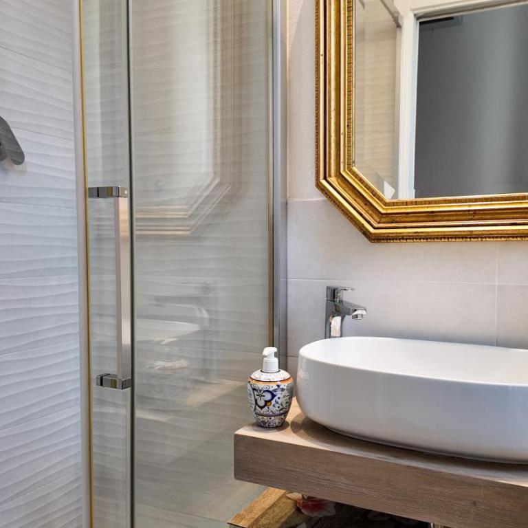Francarooms - Double Room with Private Bathroom - 3