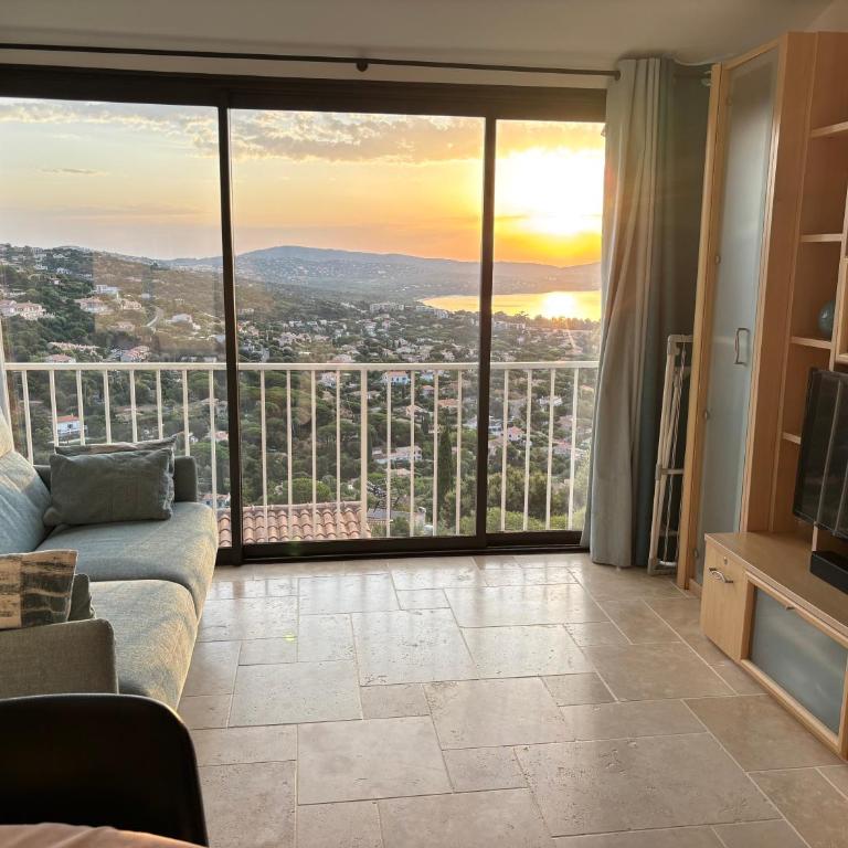 Unptitparadis, piscine, jardin, vue panoramique mer, tout confort, calme - Casa con 2 Camere da Letto - 1