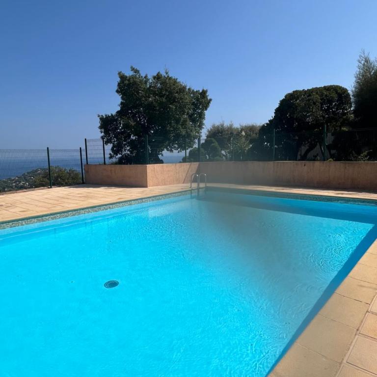 Unptitparadis, piscine, jardin, vue panoramique mer, tout confort, calme - Casa con 2 Camere da Letto - 7