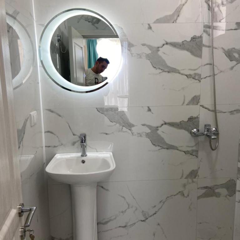 Maxhuri Apartments - Studio - 2