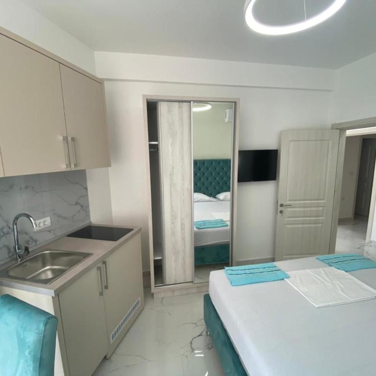 Maxhuri Apartments - Studio - 5