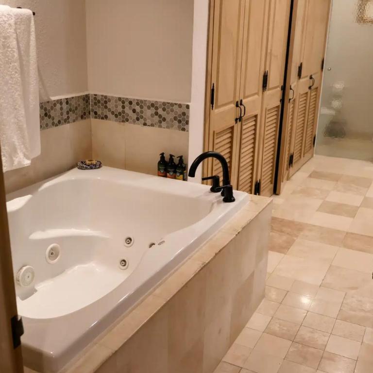 Gorgeous Villa in Cabo with Ocean and Lands End View, private swimmable beach, Pools, sleeps 8 - Villa con vistas al mar - 14