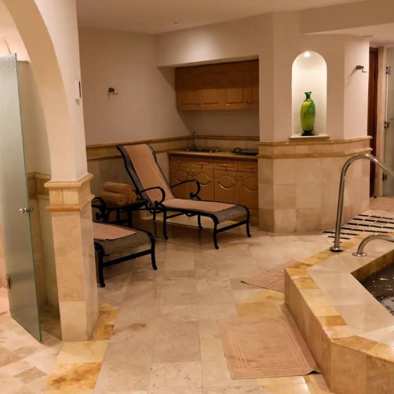 Gorgeous Villa in Cabo with Ocean and Lands End View, private swimmable beach, Pools, sleeps 8 - Villa con vistas al mar - 26