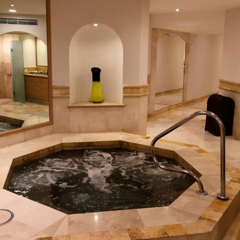 Gorgeous Villa in Cabo with Ocean and Lands End View, private swimmable beach, Pools, sleeps 8 - Villa con vistas al mar - 31
