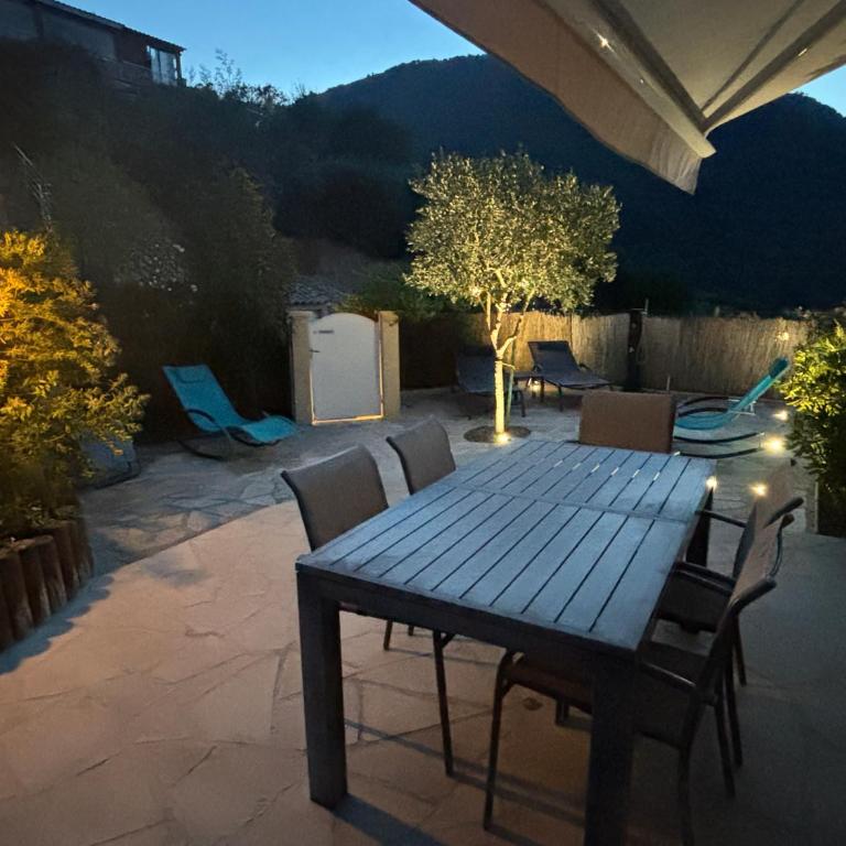 Unptitparadis, piscine, jardin, vue panoramique mer, tout confort, calme - Casa con 2 Camere da Letto - 21