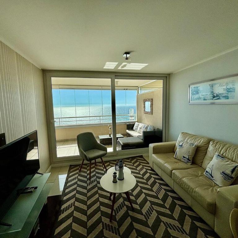 Spacious Apartment with Stunning Ocean Views - Apartment - 9