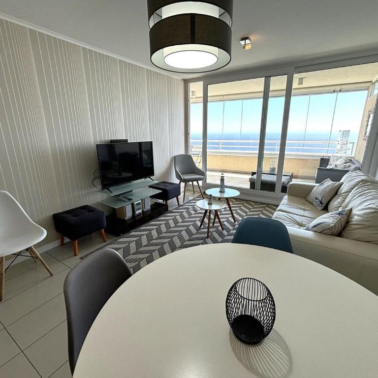 Spacious Apartment with Stunning Ocean Views - Apartment - 11