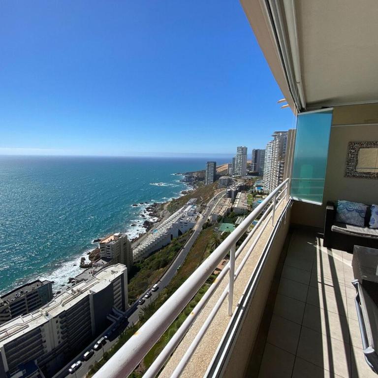 Spacious Apartment with Stunning Ocean Views - Apartment - 14