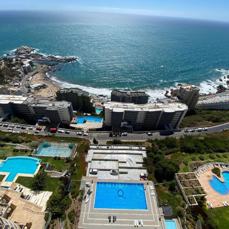 Spacious Apartment with Stunning Ocean Views - Apartment - 17