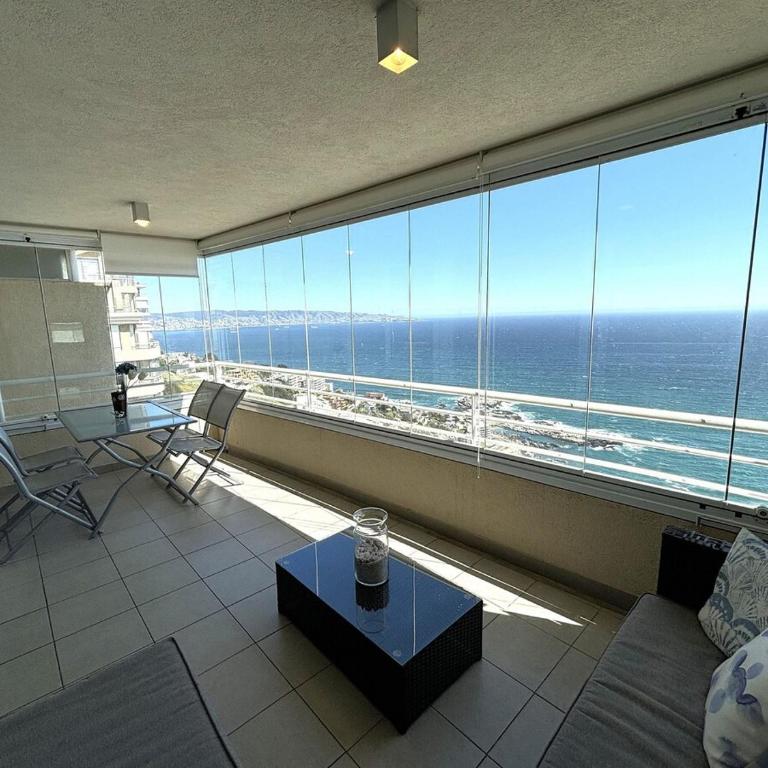 Spacious Apartment with Stunning Ocean Views - Apartment - 18