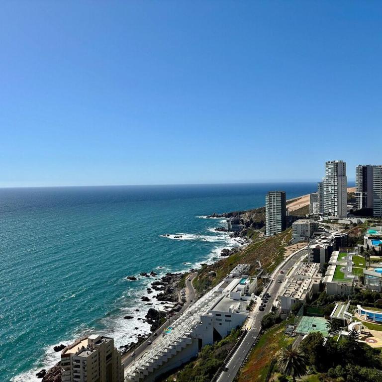 Spacious Apartment with Stunning Ocean Views - Apartment - 20