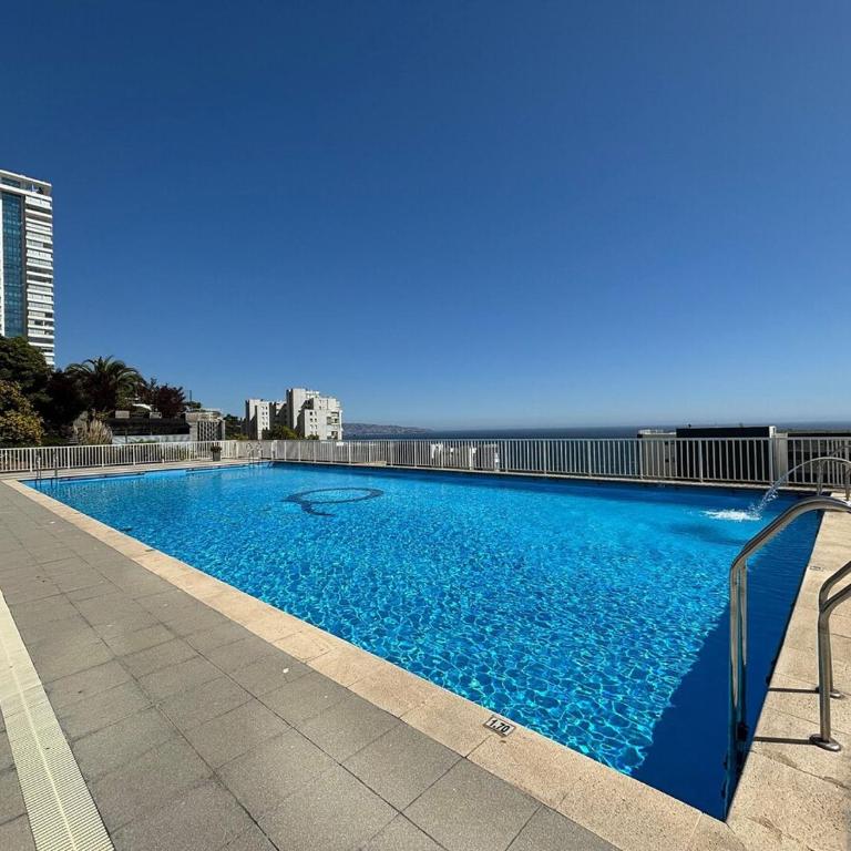 Spacious Apartment with Stunning Ocean Views - Apartment - 22