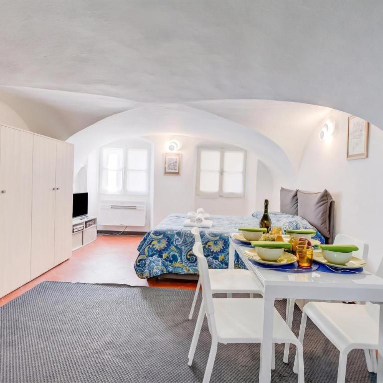 Casa Vacanze Maimone 3 Central Sanremo Old Town - Happy Rentals - One-Bedroom Apartment - 4