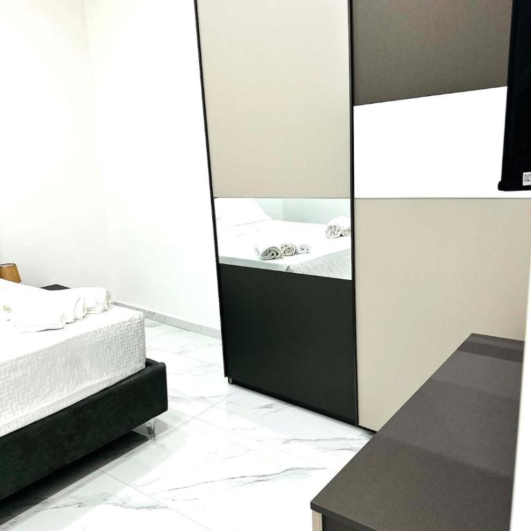 Cristeen Holiday Inn - One-Bedroom Apartment - 14