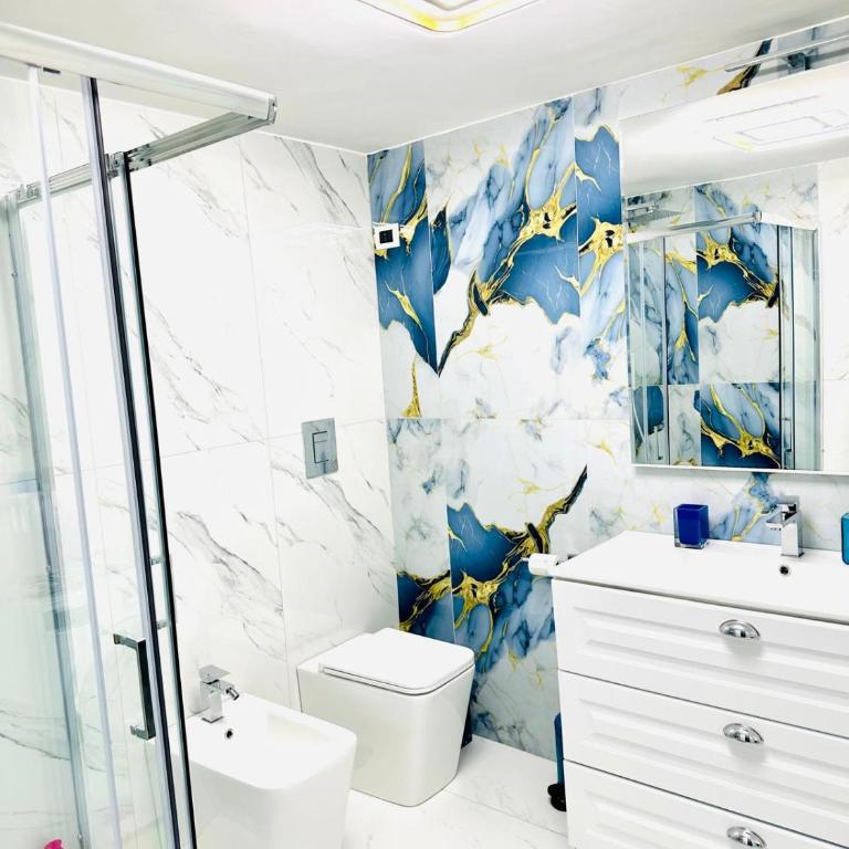 Cristeen Holiday Inn - One-Bedroom Apartment - 27