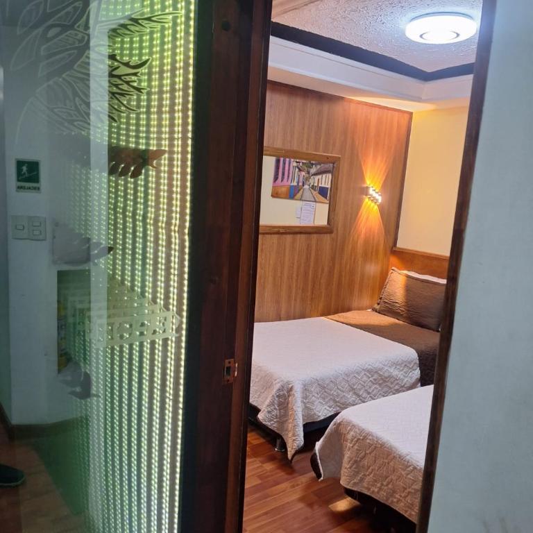 Hotel Apartasuite Normandia - Superior Twin Room - 9