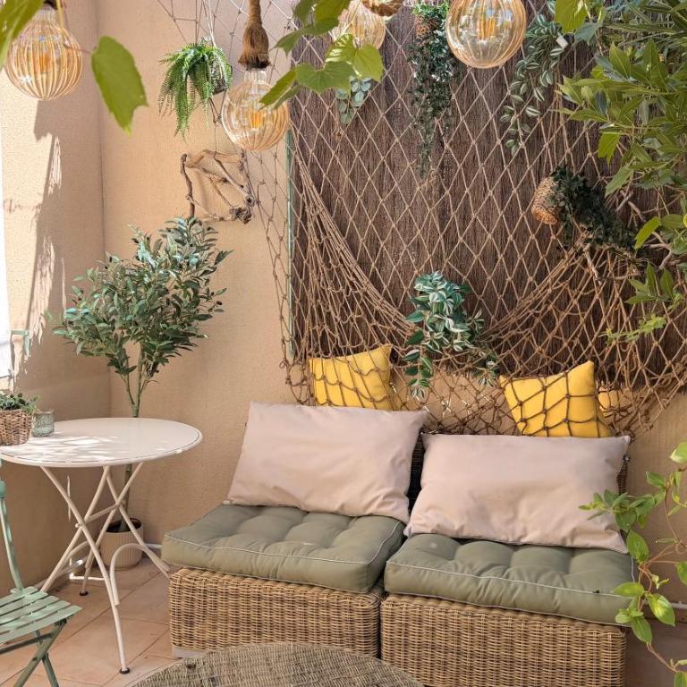 Mazet Jardin de Fontanille, patio, piscine et parking - Maison 1 Chambre - 1
