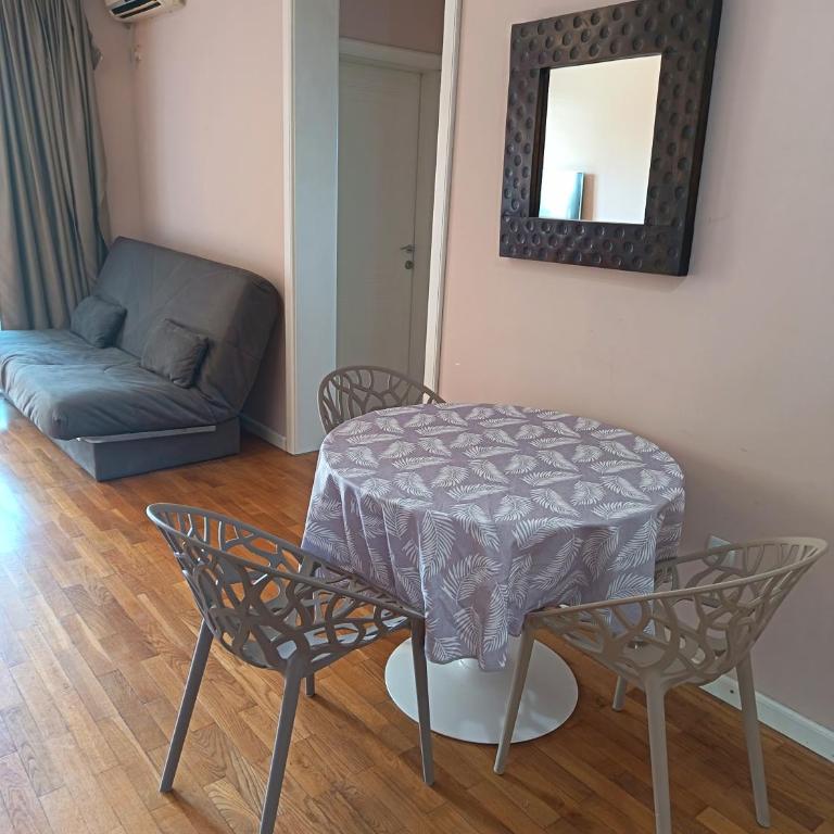 Budva Montenegro Apartments - Apartment mit 2 Schlafzimmern mit Balkon und Terrasse - 31