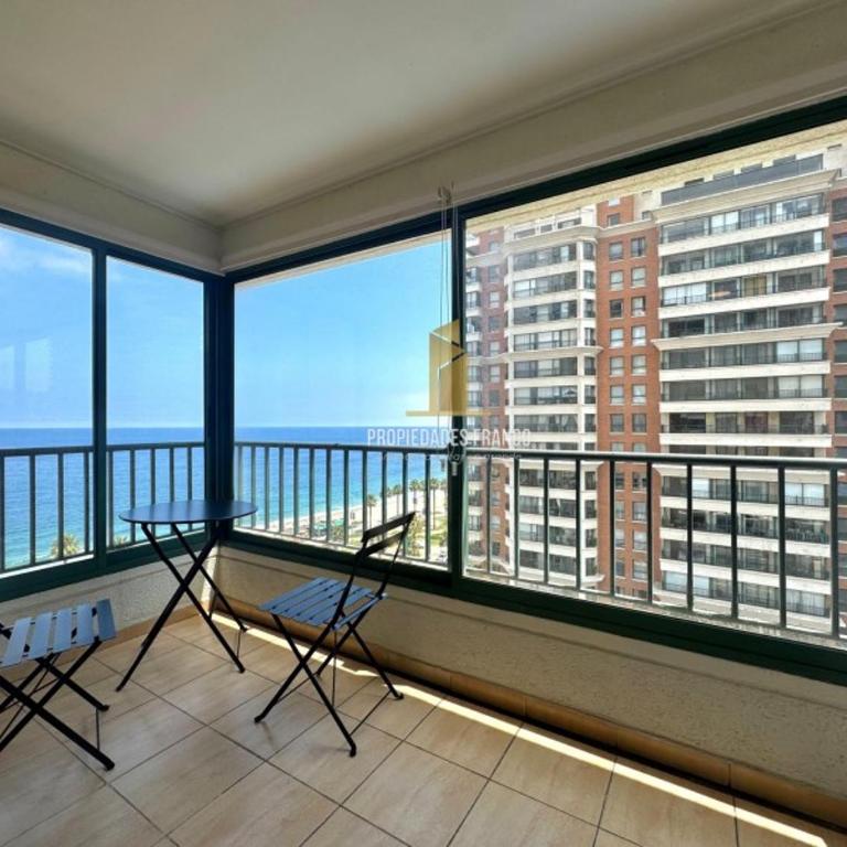 Arriendo Hermoso departamento con vista al Mar, entretenciones, sala de pool y piscina - Apartamento de 3 dormitorios - 5