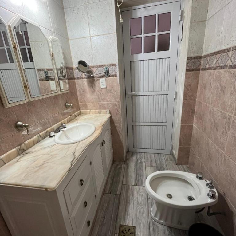 Casa Centro Planta Baja Estadio Fórum Terminal Peatonales A minutos del Nodo Tecnologico hasta 6 huéspedes - Apartamento de 2 dormitorios - 25