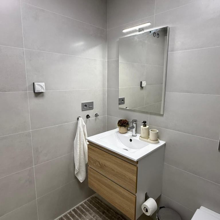Exclusive Luxury Apartment - Two-Bedroom Apartment - 11