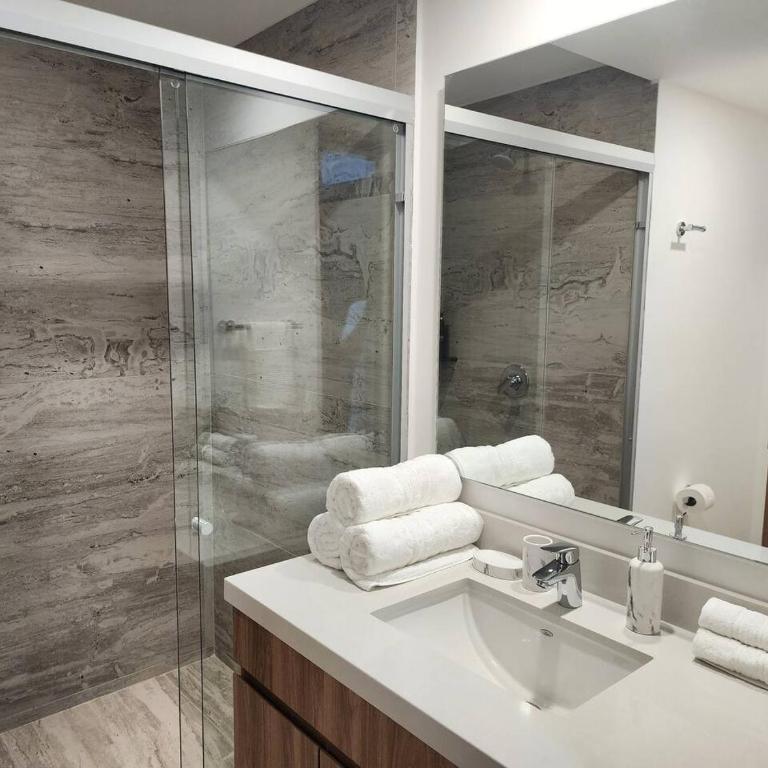 Amazing Sunsets Are Just The Beginning 3 bed 4 bath Luxury 24th Floor Oceanfront Condo - Apartamento con vistas al mar - 62