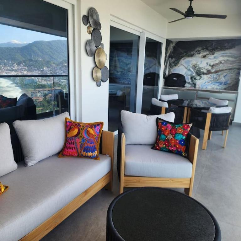 Amazing Sunsets Are Just The Beginning 3 bed 4 bath Luxury 24th Floor Oceanfront Condo - Apartamento - 48