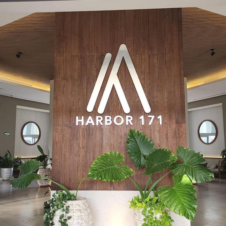 Amazing Sunsets Are Just The Beginning 3 bed 4 bath Luxury 24th Floor Oceanfront Condo - Apartamento - 58