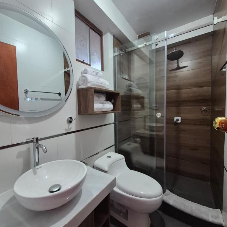 Hotel Adolfo's - Superior Queen Room - 2