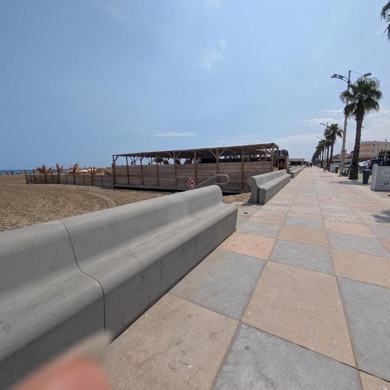 Appartement T2 Front de Mer avec Balcon et Parking – Confort et Activités à Proximité - FR-1-797-37 - Appartement - 26