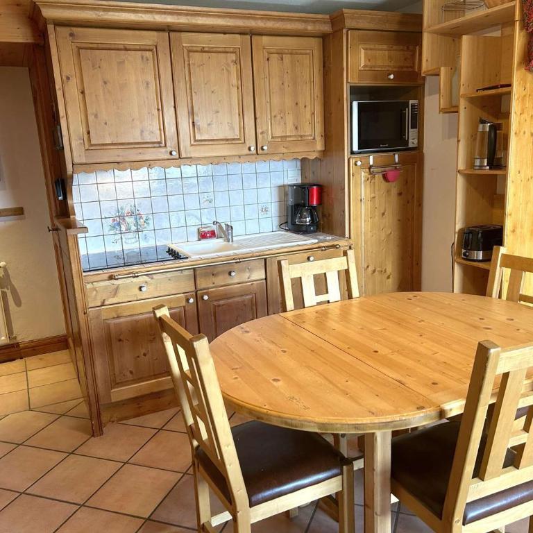 Les Saisies: Appartement avec Balcon et Piscine pour 4 Personnes - Apartment mit 2 Schlafzimmern - 6