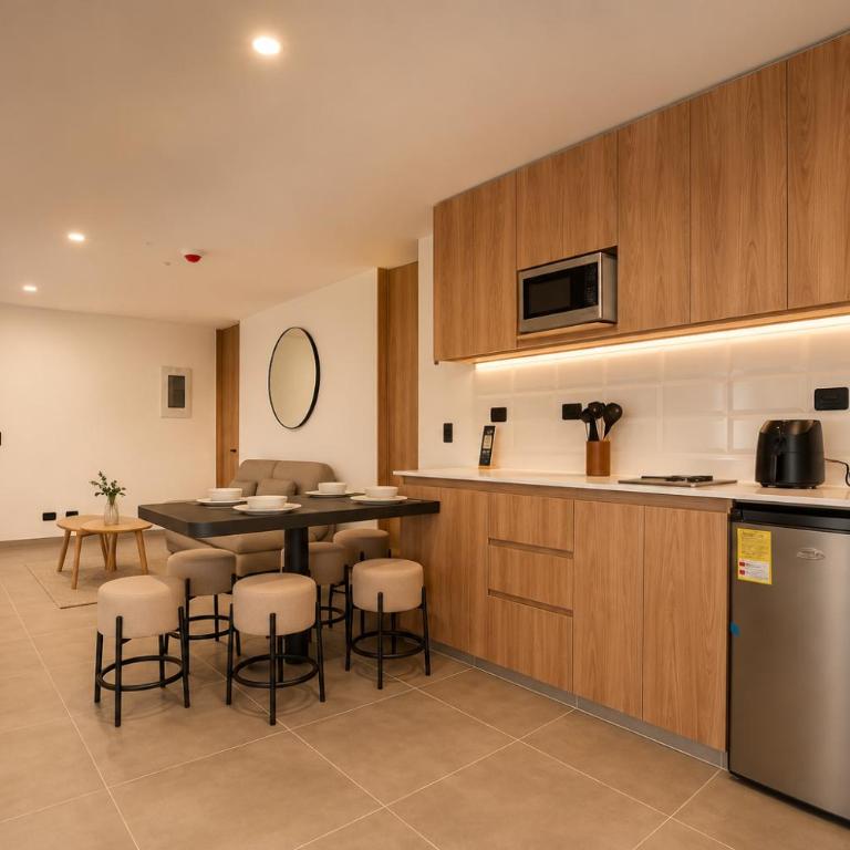 Metropolitan Living by HOUSY - Three-Bedroom Deluxe Apartment - 3