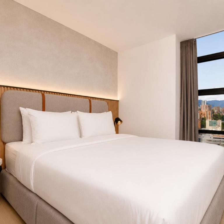 Metropolitan Living by HOUSY - Three-Bedroom Deluxe Apartment - 1