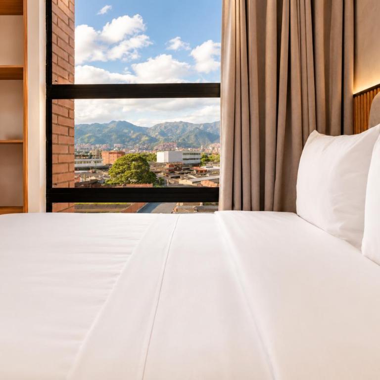 Metropolitan Living by HOUSY - One-Bedroom Deluxe Apartment - 39