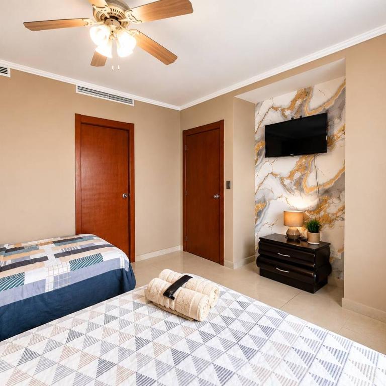 Depa 2 habitaciones con vista al rio cerca a malecon - Two-Bedroom Apartment with River View - 2