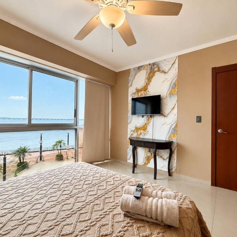 Depa 2 habitaciones con vista al rio cerca a malecon - Two-Bedroom Apartment with River View - 1