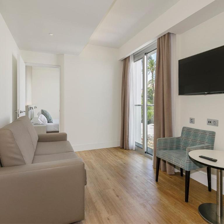 SOL by Meliá Torremolinos - Don Pedro - Habitación Familiar (2 adultos y 2 niños) - 1