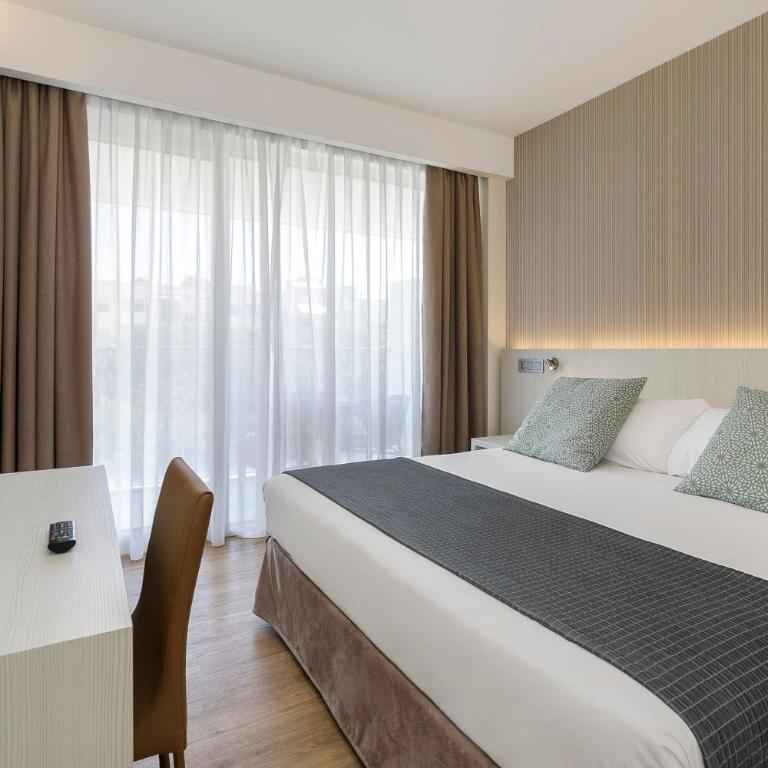 SOL by Meliá Torremolinos - Don Pedro - Suite Junior Familiar (3 adultos + 1 niño) - 3