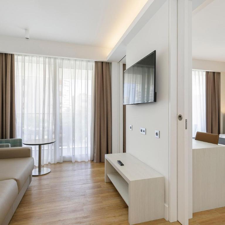 SOL by Meliá Torremolinos - Don Pedro - Suite Junior Familiar (3 adultos + 1 niño) - 2