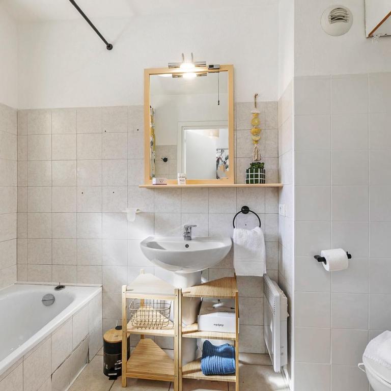 Porte De France - Apartment with Terrace - Happy Rentals - Apartment mit Terrasse - 7
