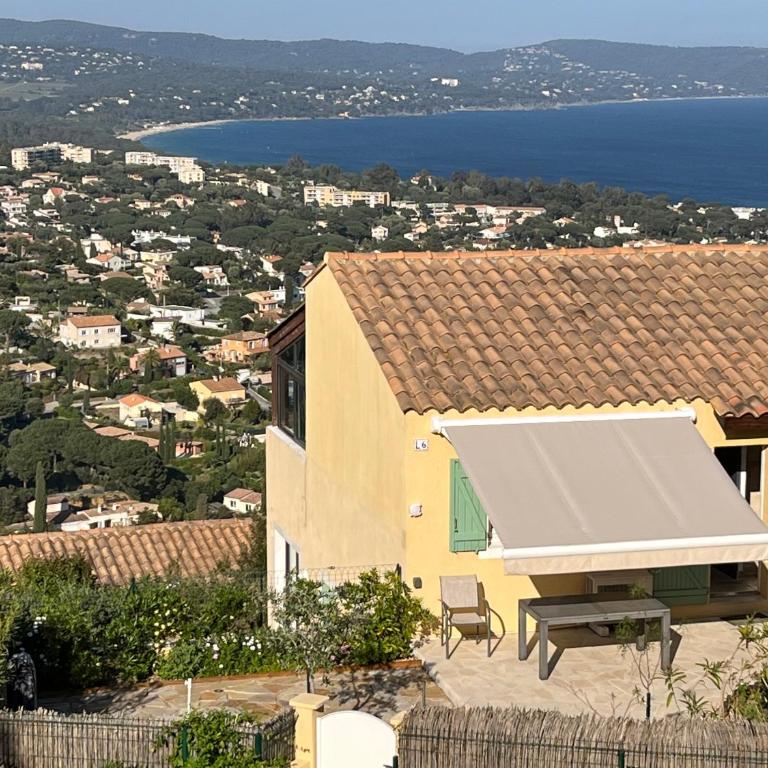 Unptitparadis, piscine, jardin, vue panoramique mer, tout confort, calme - Casa con 2 Camere da Letto - 3