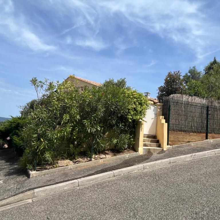 Unptitparadis, piscine, jardin, vue panoramique mer, tout confort, calme - Casa con 2 Camere da Letto - 26