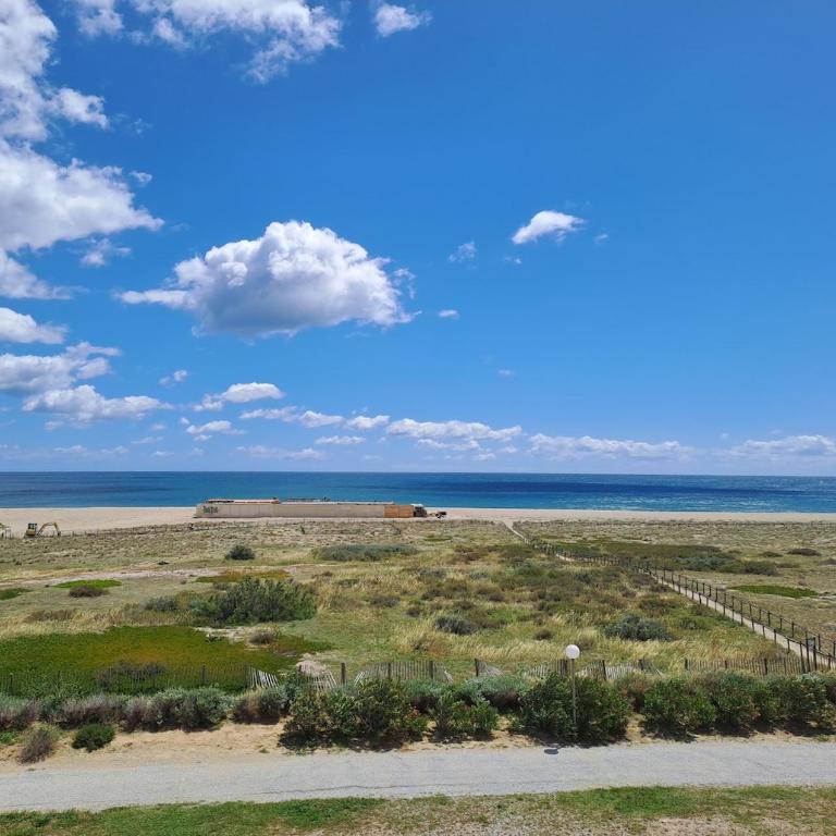 Vue mer, lever de soleil - Plage à 50 m - Parking - One-Bedroom Apartment with Sea View - 1