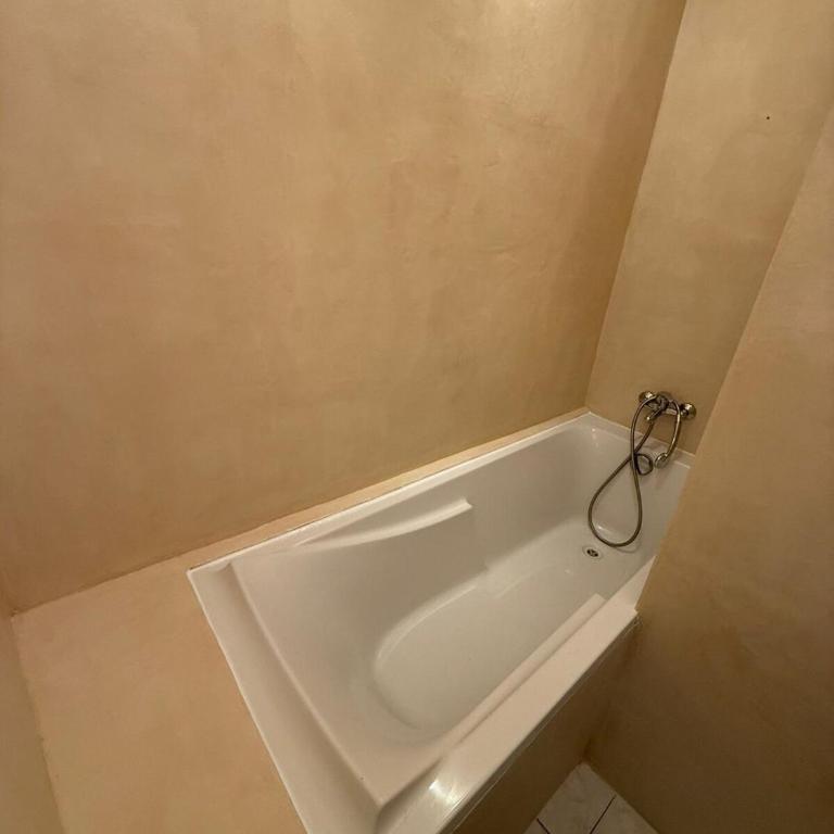 Omnia Charming 2 bed and AirCon in historic Frejus - Appartement - Vue sur Ville - 6