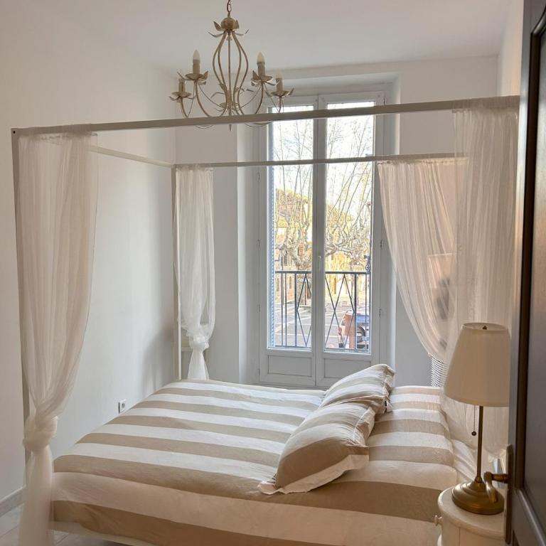Omnia Charming 2 bed and AirCon in historic Frejus - Appartement - Vue sur Ville - 9