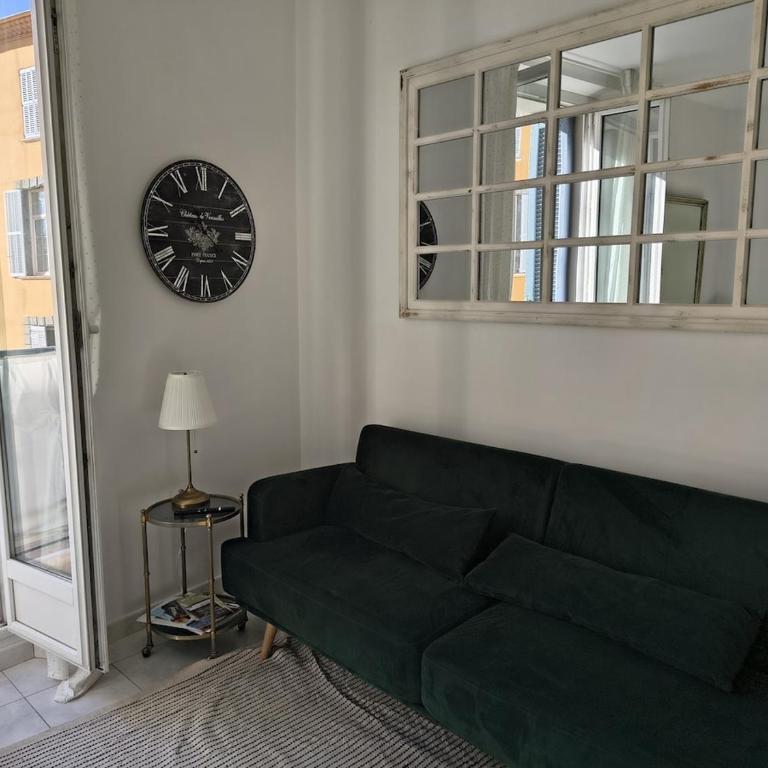 Omnia Charming 2 bed and AirCon in historic Frejus - Appartement - Vue sur Ville - 11