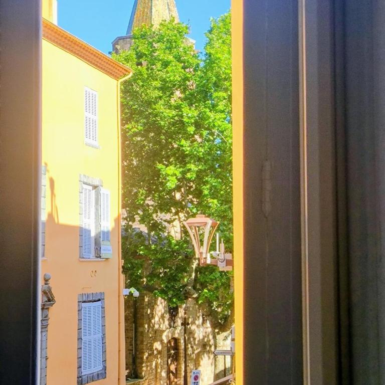 Omnia Charming 2 bed and AirCon in historic Frejus - Appartement - Vue sur Ville - 12