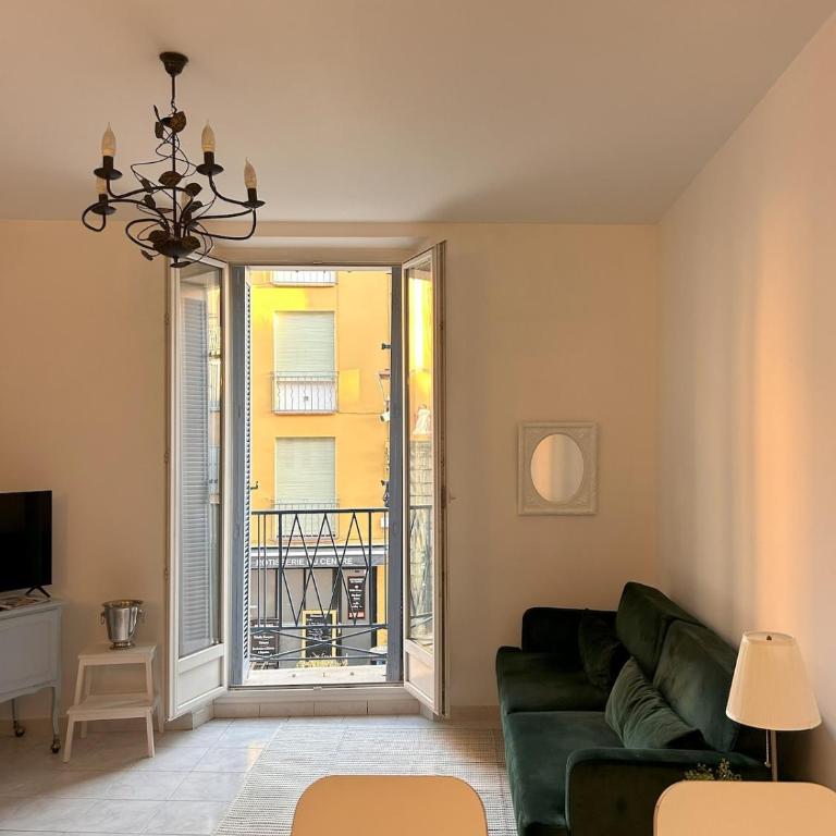 Omnia Charming 2 bed and AirCon in historic Frejus - Appartement - Vue sur Ville - 15